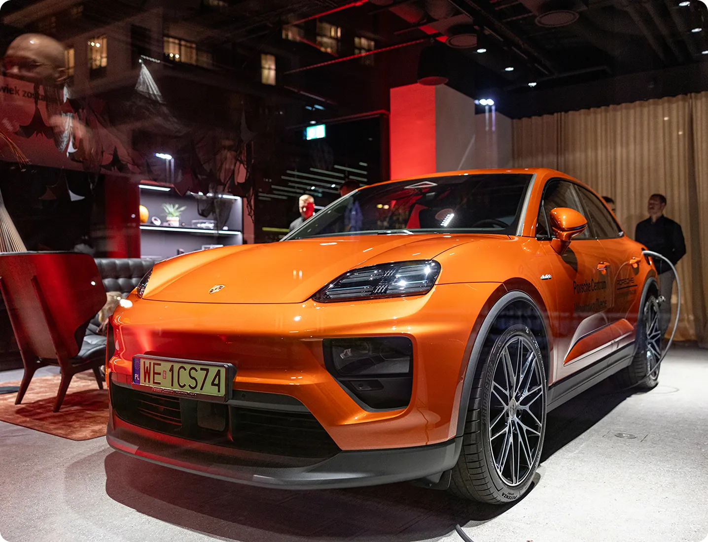 Halloweenowa premiera Porsche Macan.