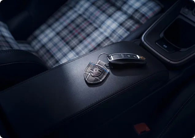 Breloki Porsche – elegancja, która towarzyszy Ci na co dzień.